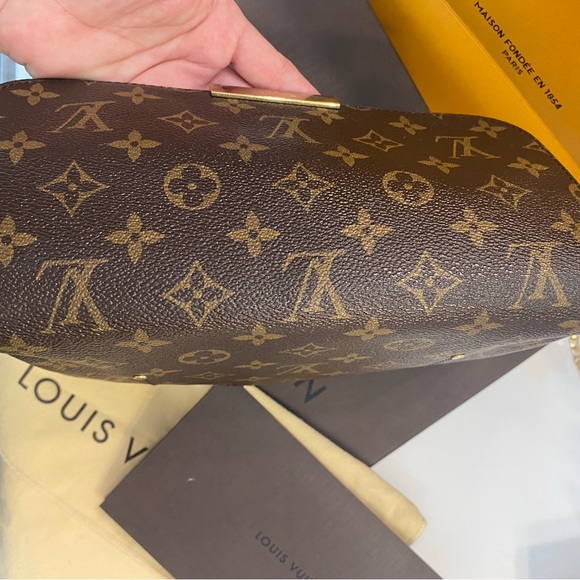 SOLD !!!AUTHENTIC 💎Louis Vuitton Monogram Favorite MM. - Picture 15 of 17